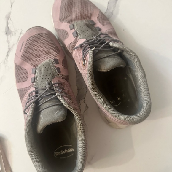 Old size 6 on sneakers , super worn but vintage and sweet - Picture 3 of 3